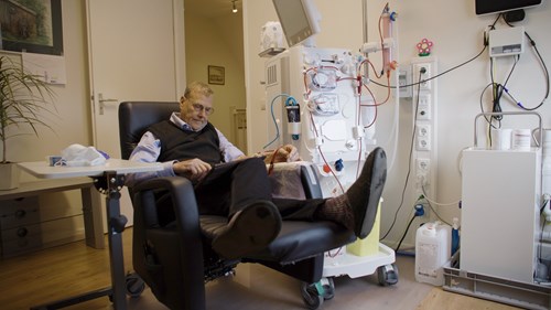 patient dialyseert thuis